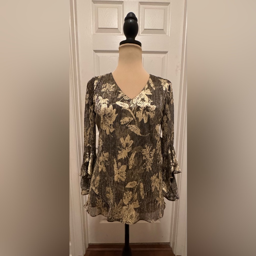 Vince Camuto Black & Gold V-Neck Top, XS, NWTs